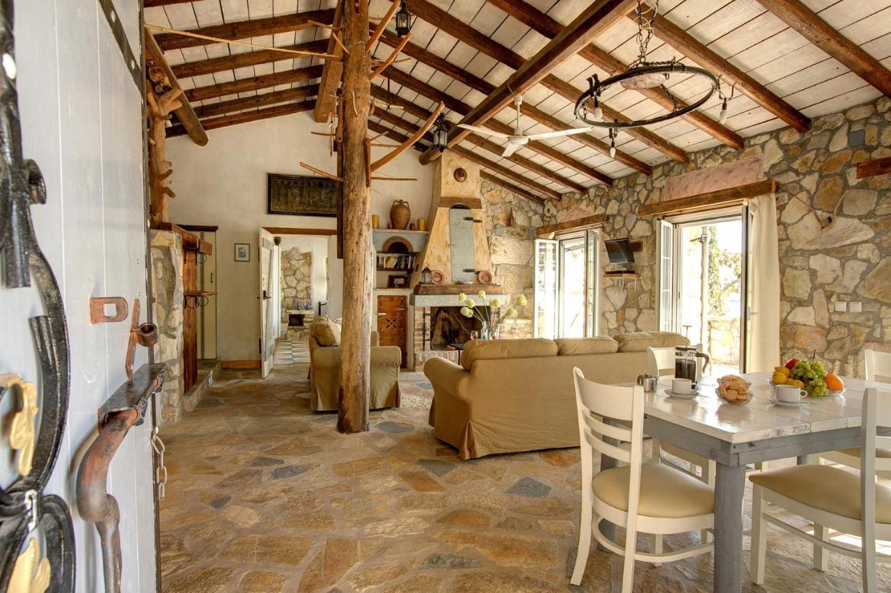 Villa Scirocco & Folitsa Agnitsini
