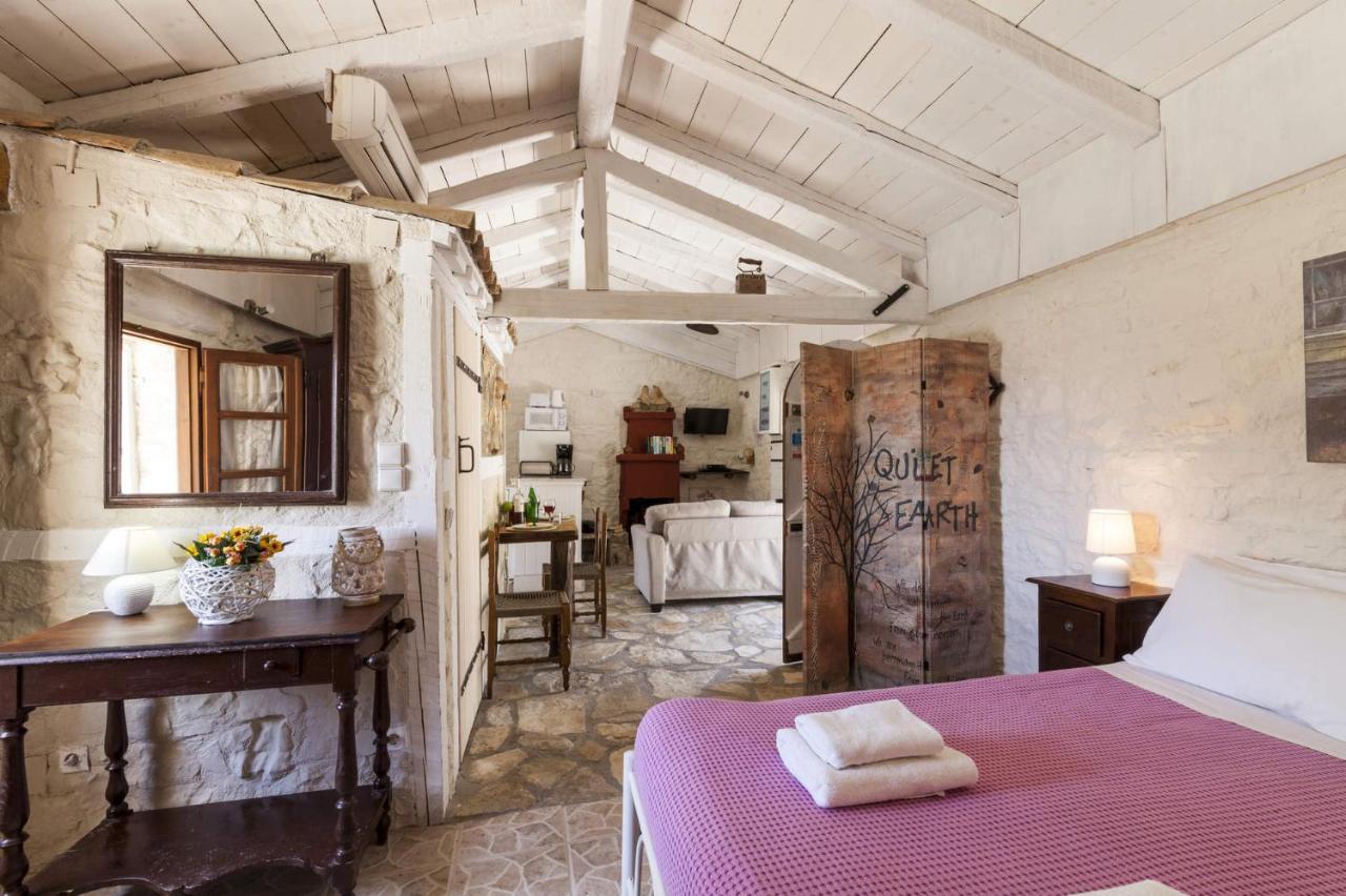 Scirocco & Folitsa Villa Agnitsini